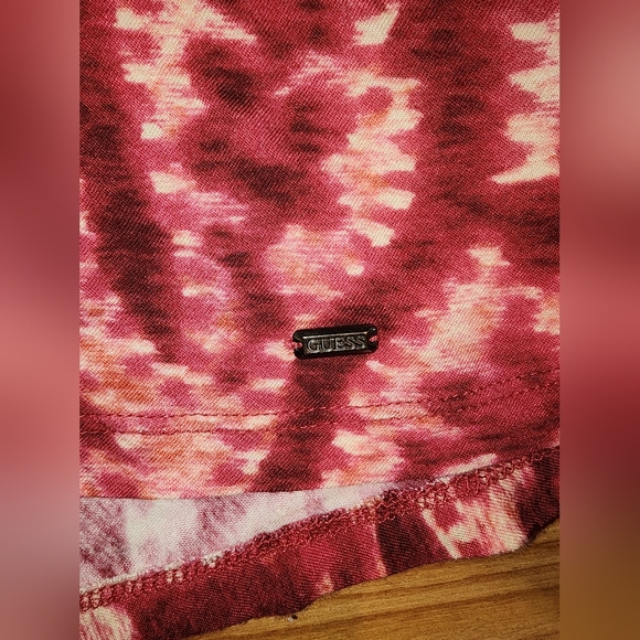 Small Guess Maroon and White Pattern Halter Top with wood pieces - Picture 4 of 7